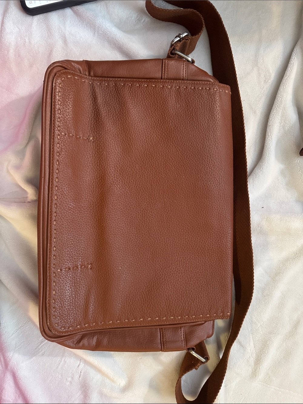 Men's Tan Leather Messenger Bag with Adjustable Strap
